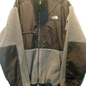 The North Face Men's Black and Gray Denali jacket